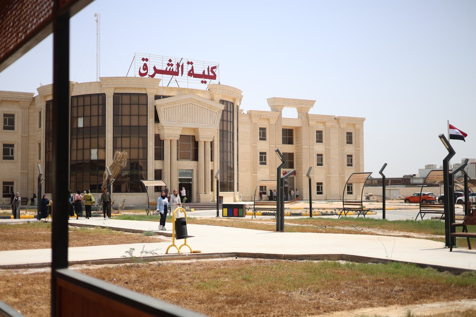 تعلن عمادة كلية الشرق للعلوم التقنية التخصصية عن فتح باب التقديم للراغبين بالمشاركة في أعمال المراقبة الامتحانية للفترة الامتحانية القادمة